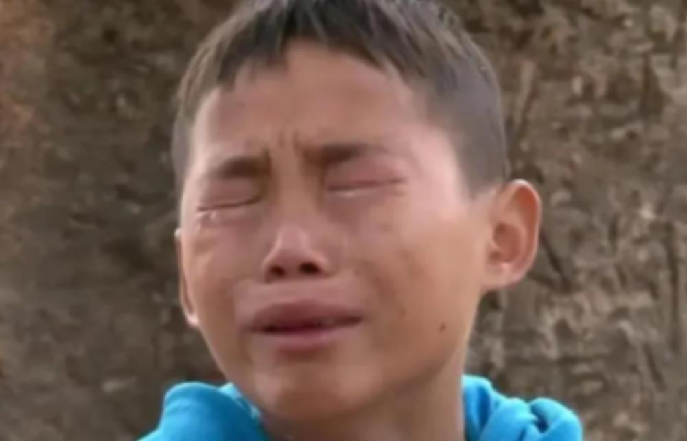 令人泪目！云南，13岁的农村男孩盘江龙成为“小爸爸”，艰难地养活5个孩子，从来不