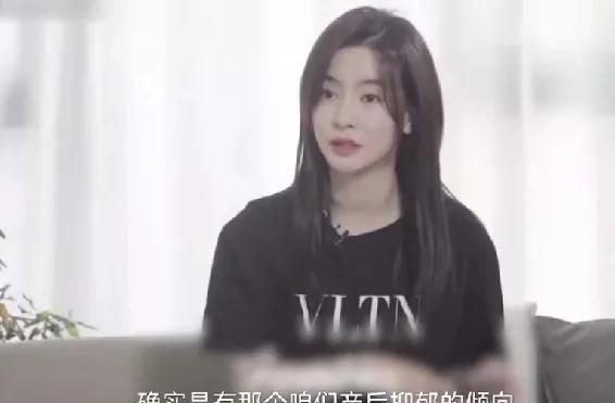 李晟：“我刚生完孩子的时候，经常半夜看着天花板一直哭，最严重的是第二天要带孩子和