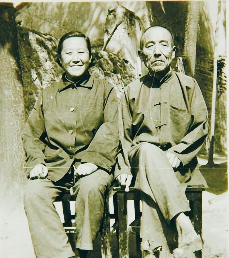 1971年，一48岁光棍娶了个小他10岁的女大学生，洞房花烛夜，光棍刚爬上床却被