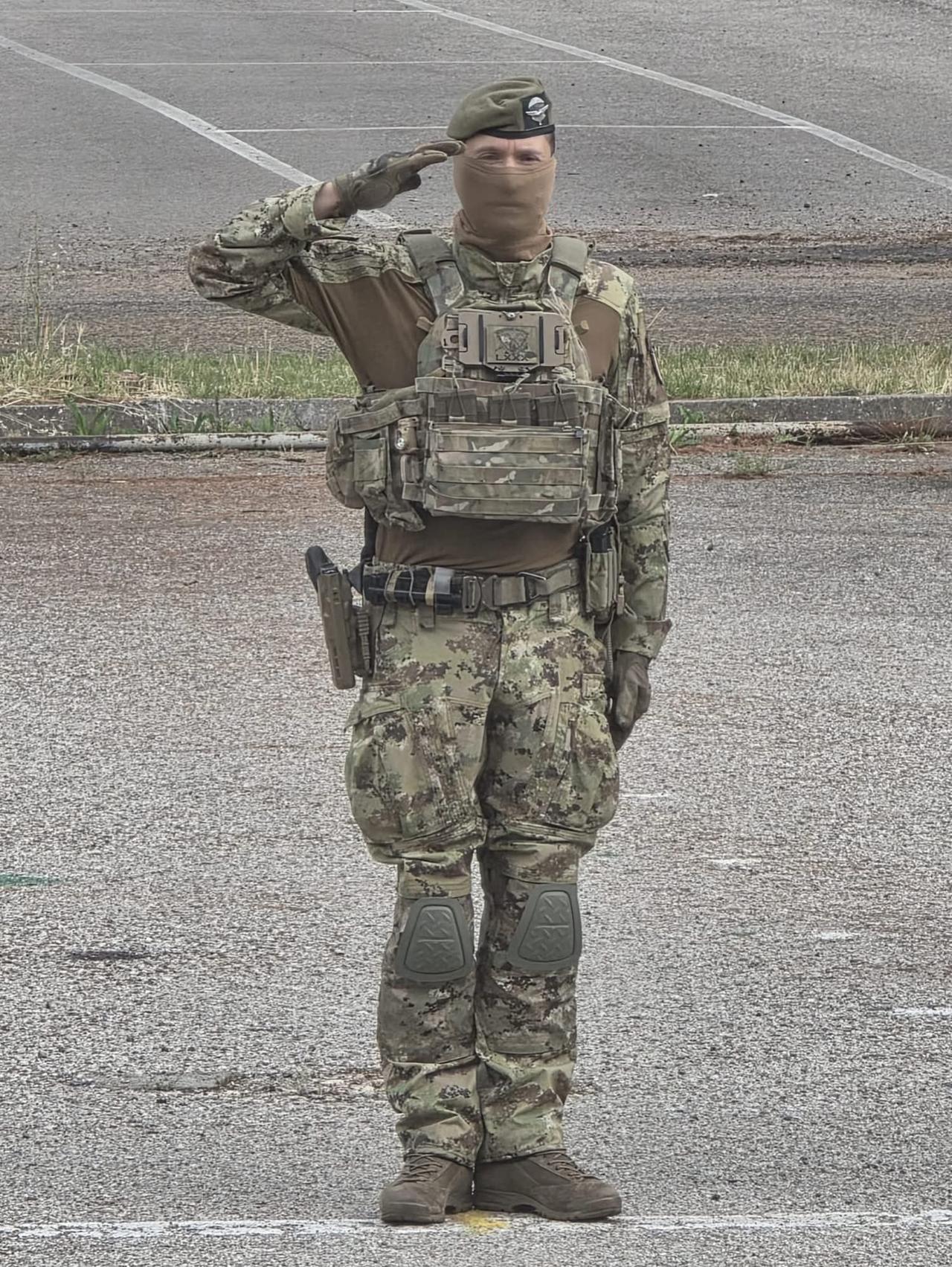 意大利精锐士兵隶属于“切尔维诺峰”（MonteCervino）第4阿尔卑斯伞兵