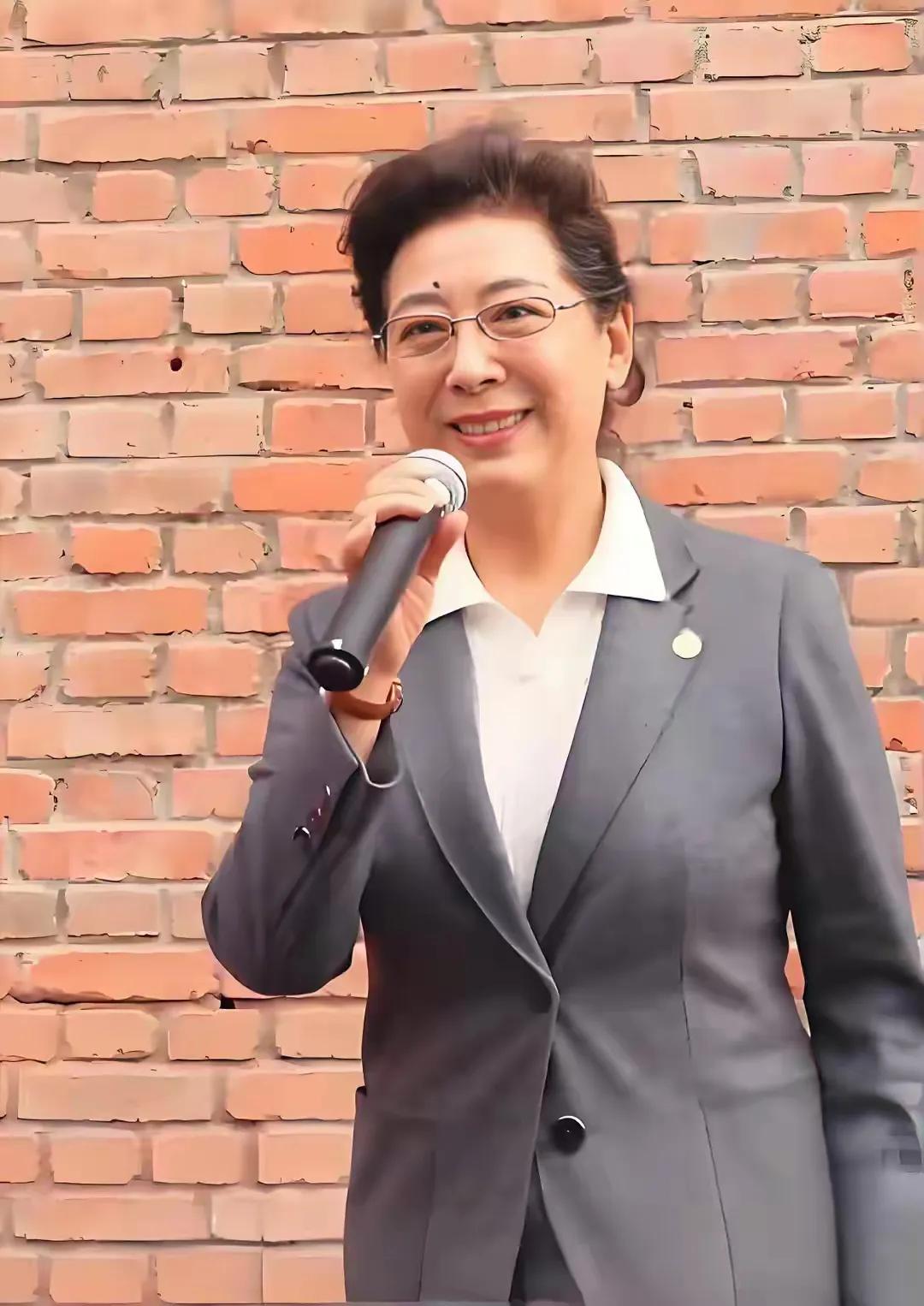 关牧村晚年生活凄凉住养老院？本人辟谣受邀在养老院里走了一圈最近网上在说，关牧