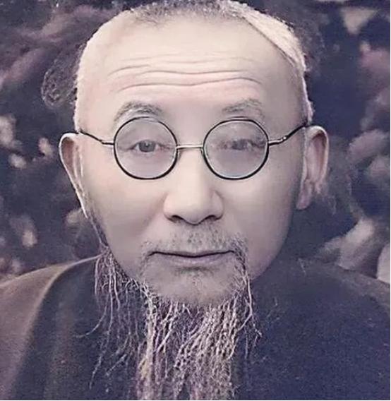 1938年，大汉奸陶锡三在家里宴请日军。突然，她听到女儿哭喊着：“救命啊，救命啊