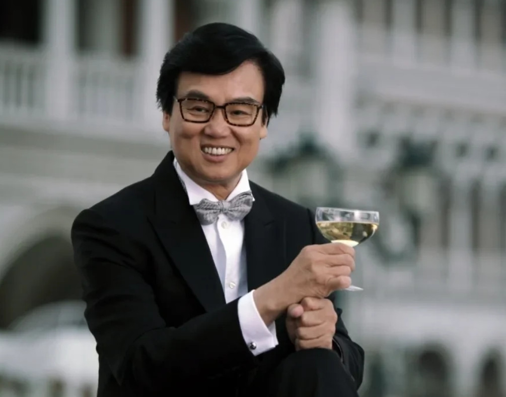 黄百鸣导演曾在一档访谈节目中说，当年拍摄《最佳拍档》时，本来男主角是找周润发出演