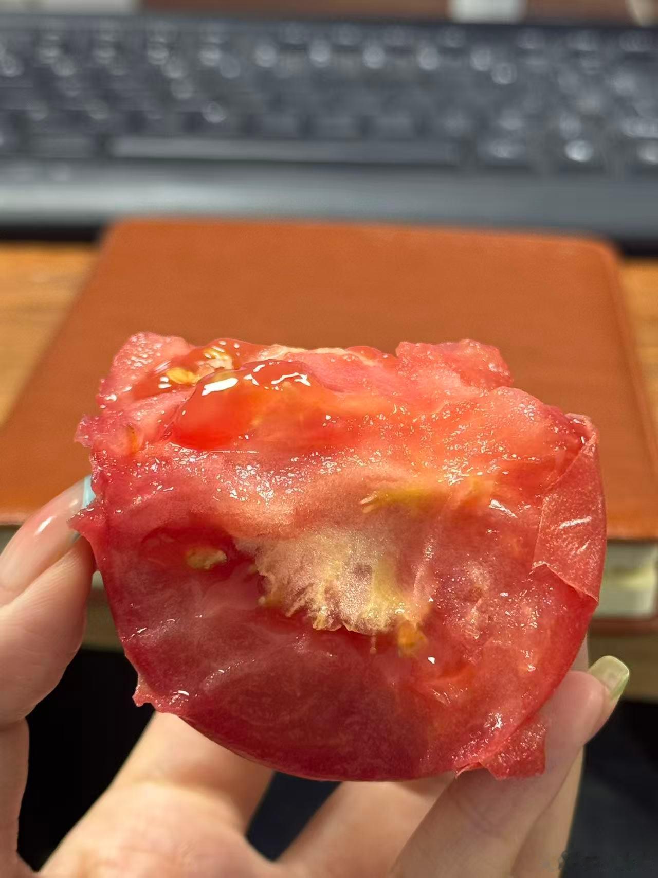 收到一箱西红柿样品，看起来跟菜市场的差不多，就是品相要好一点，但是会有人在网上买