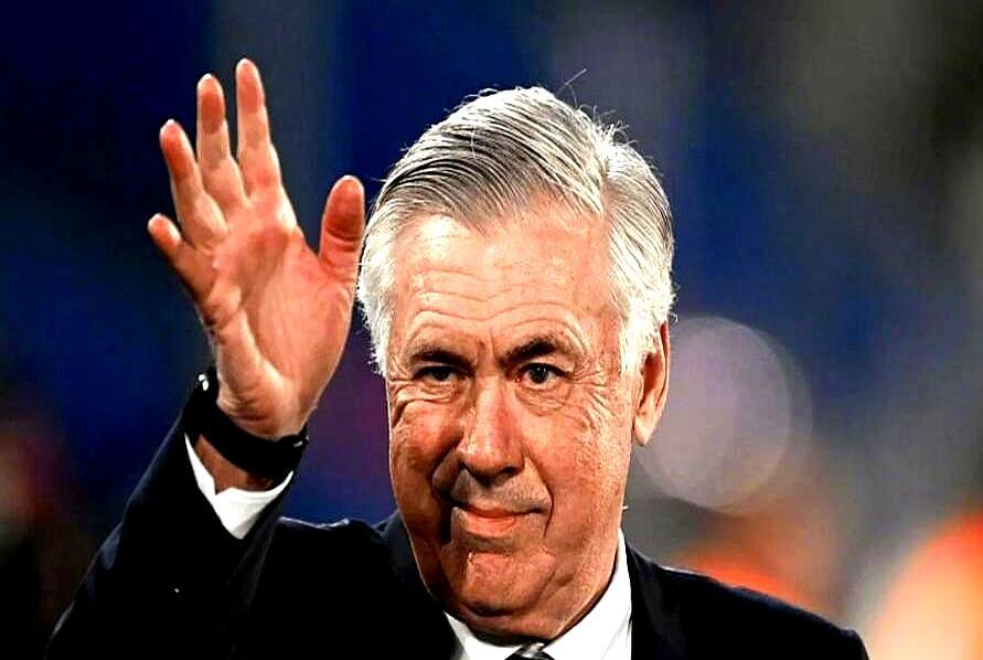 同样是66岁，一个续约到2030，一个两场比赛就可能滚蛋。安切洛蒂，拿着巴