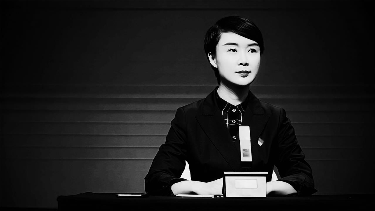 雪原策马红襟影，一坠惊摧万里春。那位曾经在雪原策马奔腾的副县长贺娇龙，1月1