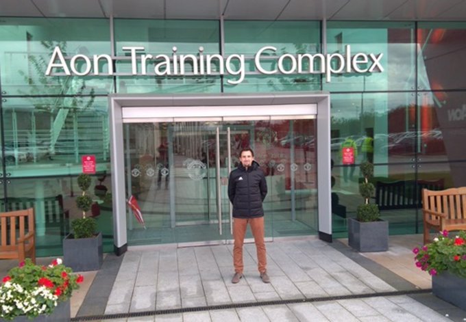 【扎心】🗣️前曼联球探彼得·萨多夫斯基：我最近为布莱克本流浪者队工作，转会预算