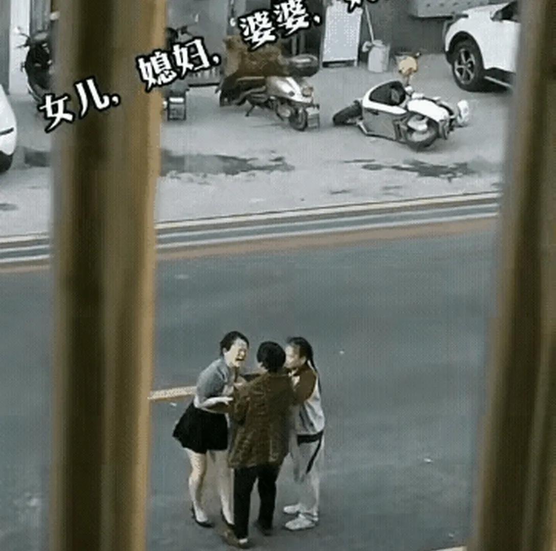 说说我和儿媳妇之间的事当年，他们恋爱时，我问我儿子：婚姻之事，你是通知我，还