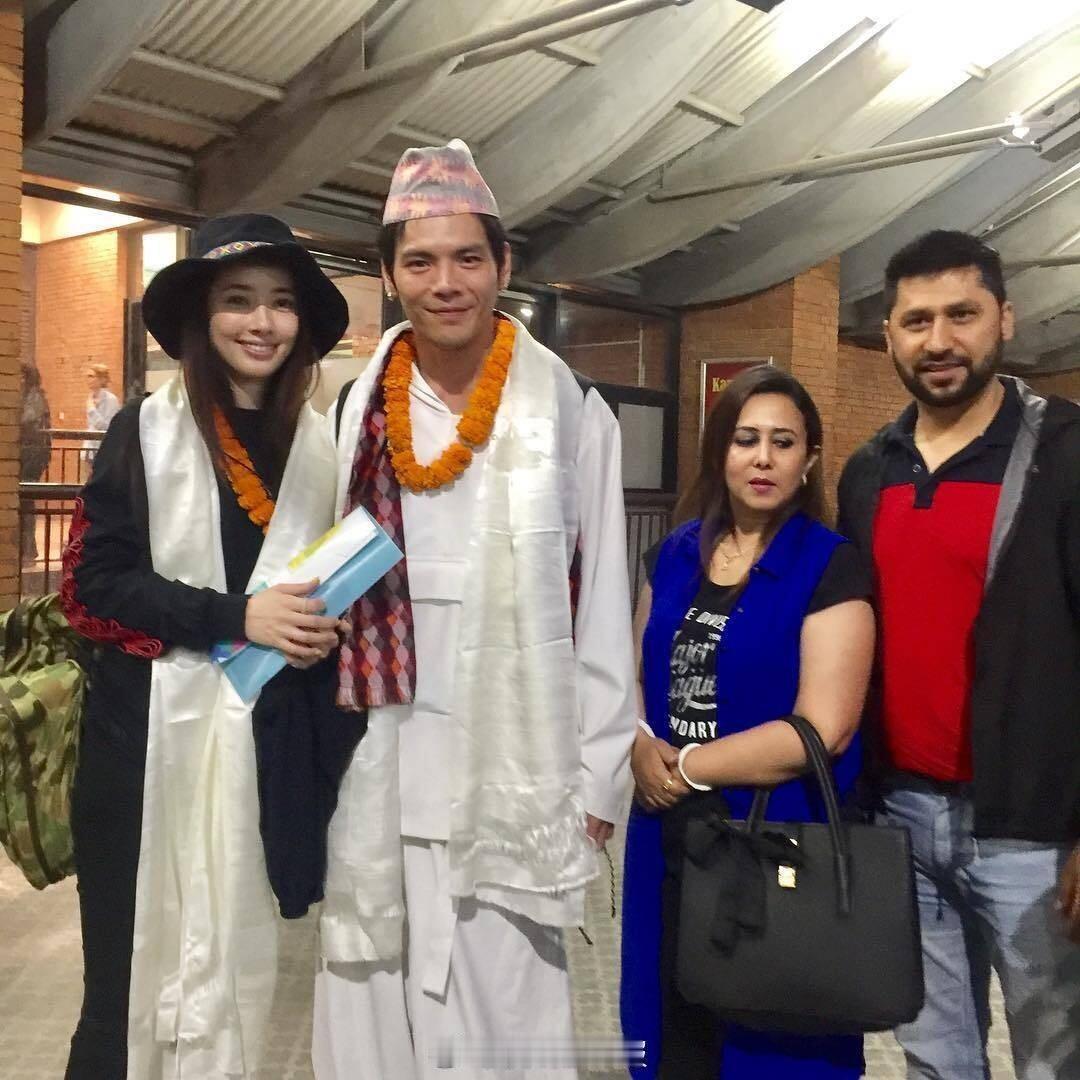 向佐郭碧婷为尼泊尔捐赠医院跨越山海，奔赴善意之约。向佐郭碧婷以爱之名，于尼泊尔