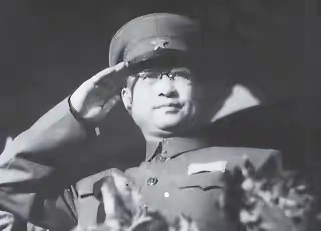 1950年，陈赓的女儿出生。几天后，一个文工团的女兵看到婴儿，竟然说：“司令员的