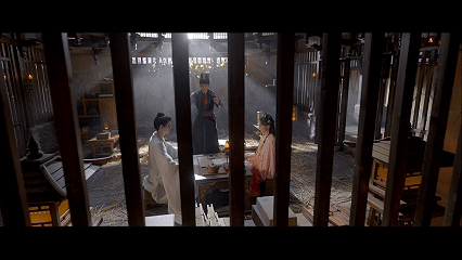 任嘉伦新剧把监狱当自己家心态天花板非陆千乔莫属！在里面看书喝茶吃吃喝喝，小日子过