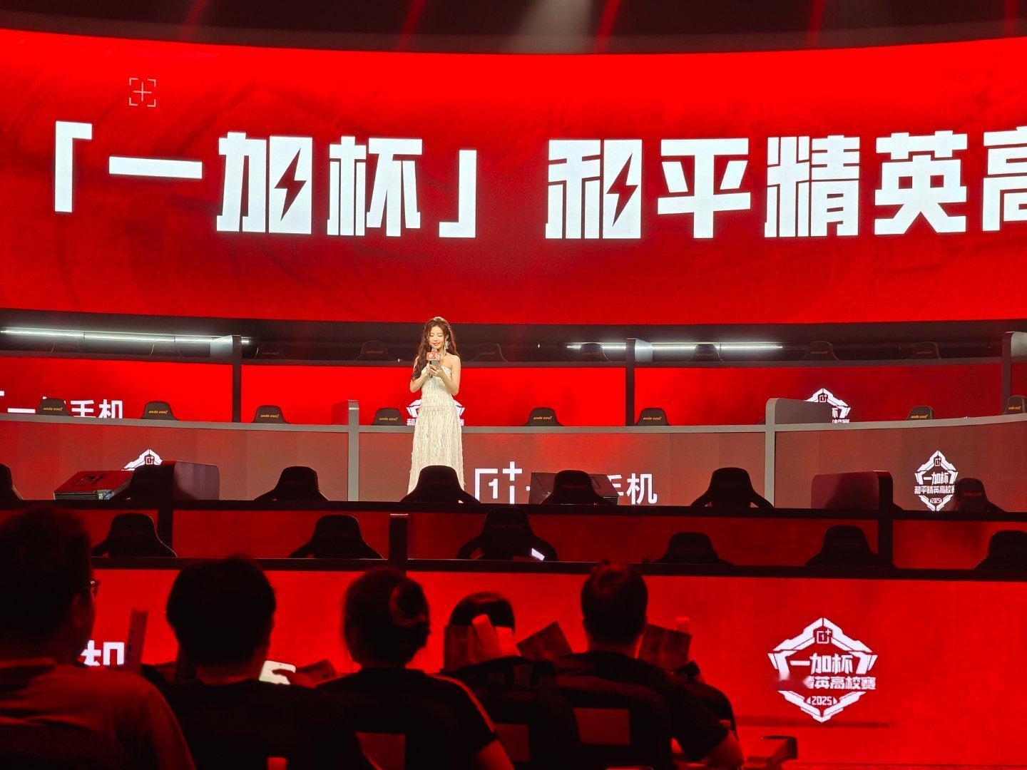 十六支战队晚上决战，刺激刺激，现场看比赛就是不一样嗷一加杯打出名场面一加ace5
