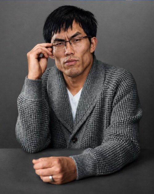 DeepSeek正在全力训练2万亿参数（2T）的大模型，远期目标更是直接锁定在令