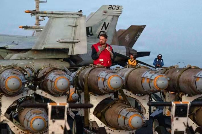 美国和伊朗发射了2万枚炸弹，都没有完全摧毁伊朗地下导弹城。就是因为，美以炸弹再多