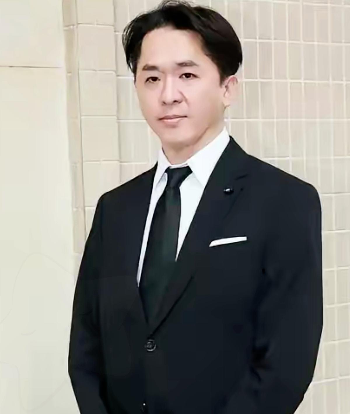 谁敢说香港富二代邓兆尊怂？手握15亿遗产躺平27年，一分本金不动净赚2亿利息，这