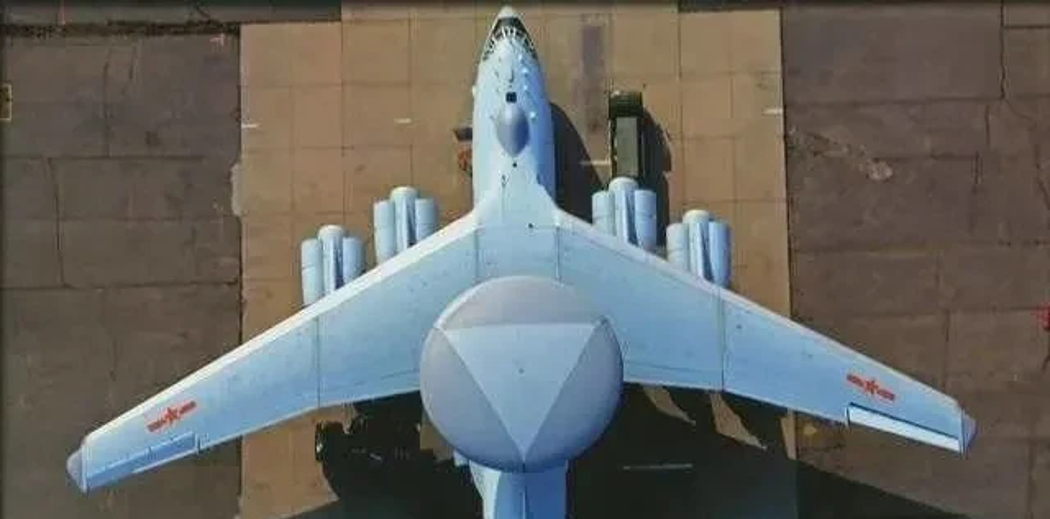 中国的空警3000在试飞，消息一出，网上炸开了锅。美国那边呢，早就放弃了预警机计