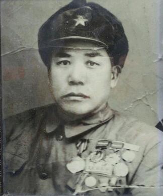1955年新中国首次大授衔，不少熟知吕俊生战功的人都心生惋惜。这位曾在白刃战中刺