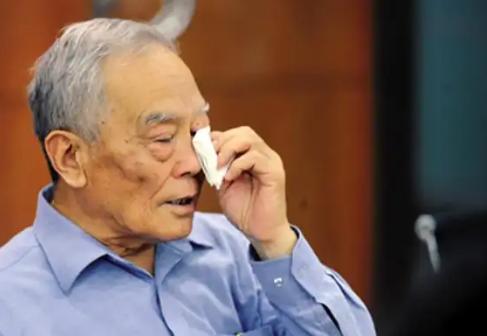 2004年，国学大师季羡林69岁的儿子季承，和原配妻子离婚后，娶了比自己小40岁