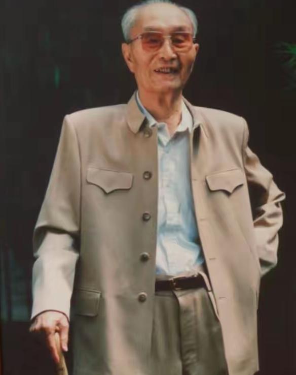 1987年5月的一天，北京西城区一座老院子里，刚刚退下来的张爱萍正在家里休息，中