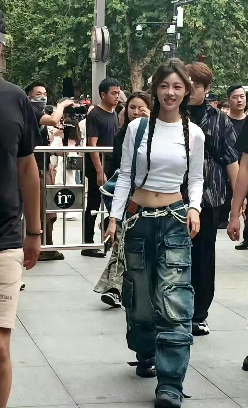 现实中的痞幼竟然长这样，乍一看还以为是哪个明星呢