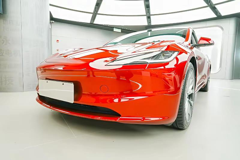 听我一句劝，别老觉得电动车的电池跟手机似的，用两年就垮了。至少特斯拉的电池，