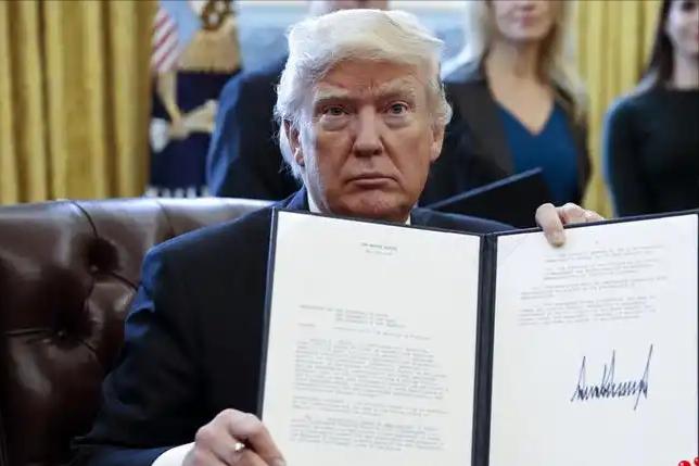 特朗普这次把欧洲惹火了！拜登政府援助乌克兰的钱，他张口就要欧洲补回来，金额130