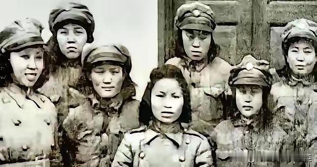 1942年的某一天，7位军统女特工在执行任务时，突然被一群日军团团围住。看着步步