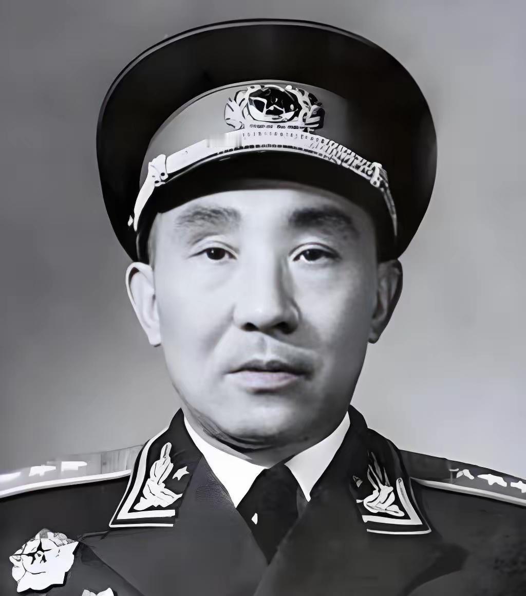 1958年，李聚奎重返军队，罗荣桓请示毛主席该授何衔。主席沉吟片刻后，说：“以他
