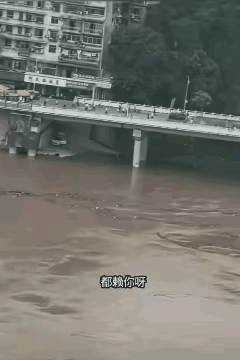 搞笑内涵图男女约会真会选地方，来时好好的这下回不去啦。车内云雨翻滚，车