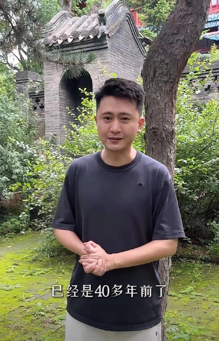跨越42年！央视杨帆携父母重游老家龙首山，一张旧照看哭众人央视主持