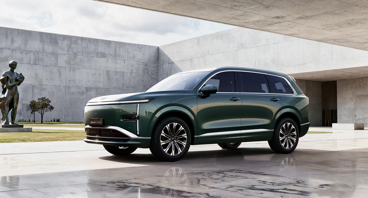 五菱揽胜来了！颜值超高，空间超大，堪比路虎揽胜等豪车。-定位：中大型SUV「