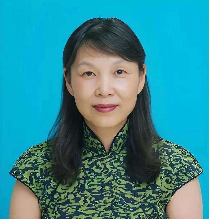 贝索斯的情妇桑切斯转正，杜建英手握3子，为何不能逼退正妻？桑切斯看上了已婚富豪