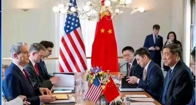 中美瑞典第三轮贸易谈判，会场双方各有特点：中方代表：神情自信，准备充分，冷静沉