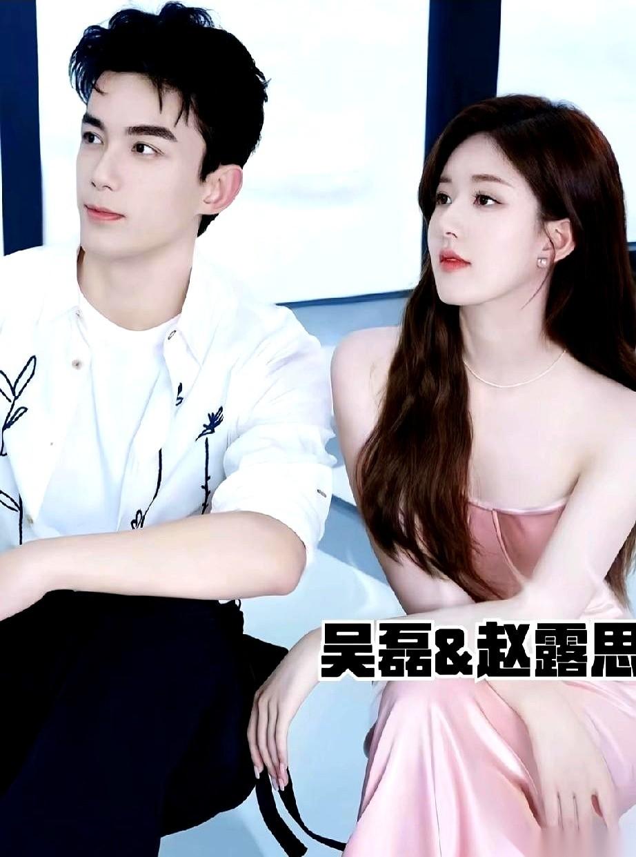 明星双人合照，就是一场默契大考。大部分人，一眼看去就是“同事你好”，标准的微笑