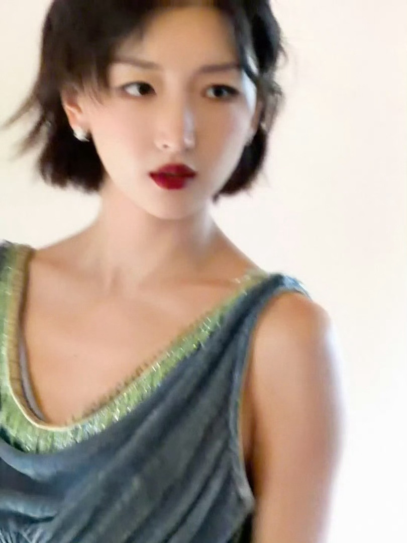 周冬雨让十年老粉吃好点周冬雨十年老粉哭了谁看了不感慨这双向奔赴太戳人！十年老粉激