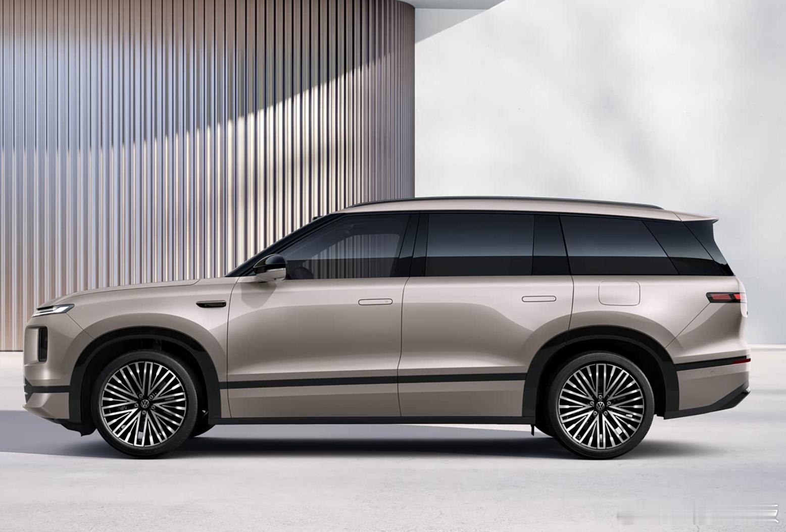 捂着车标，都看不出这台是大众，还以为是哪家新势力的出品。内饰直接对标理想，增程器