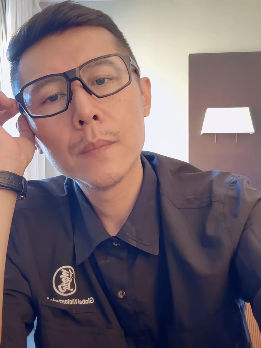 连麦女子：冰哥，我今年46了。我老公每周六下午固定出门，说是“看孩子”。我知道他