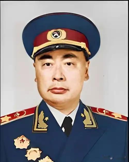 1955年授衔时，新四军仅陈毅一人获元帅，核心是编制规模、资历贡献与评衔规则三者