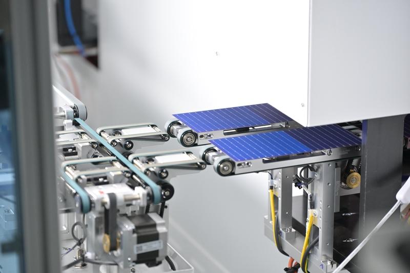 光伏产业链未来发展一片光明。从技术上看，异质结、钙钛矿等技术若取得突破，会让光伏