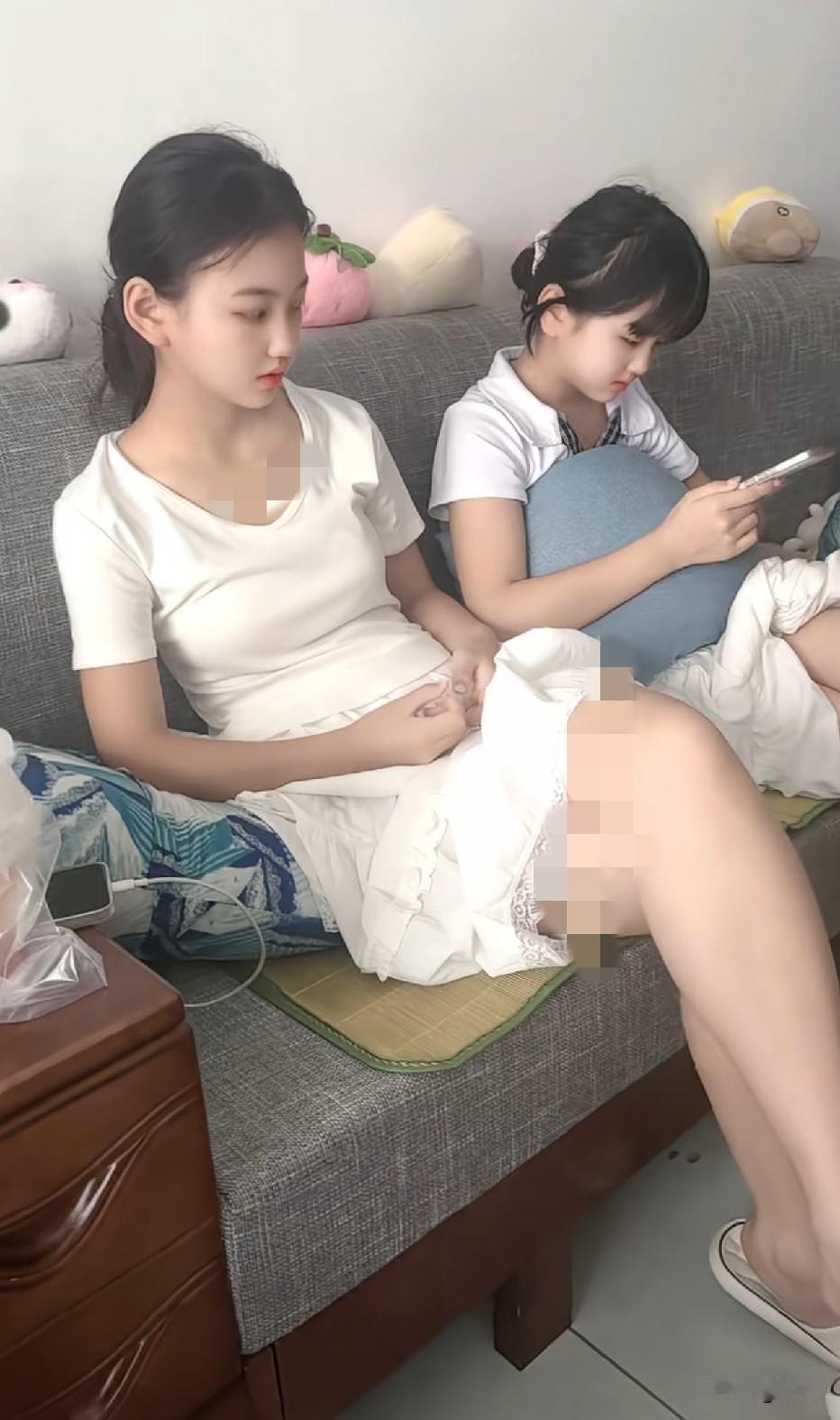 娃儿她妈绝对长得漂亮，不然根本生不出这么高颜值的娃