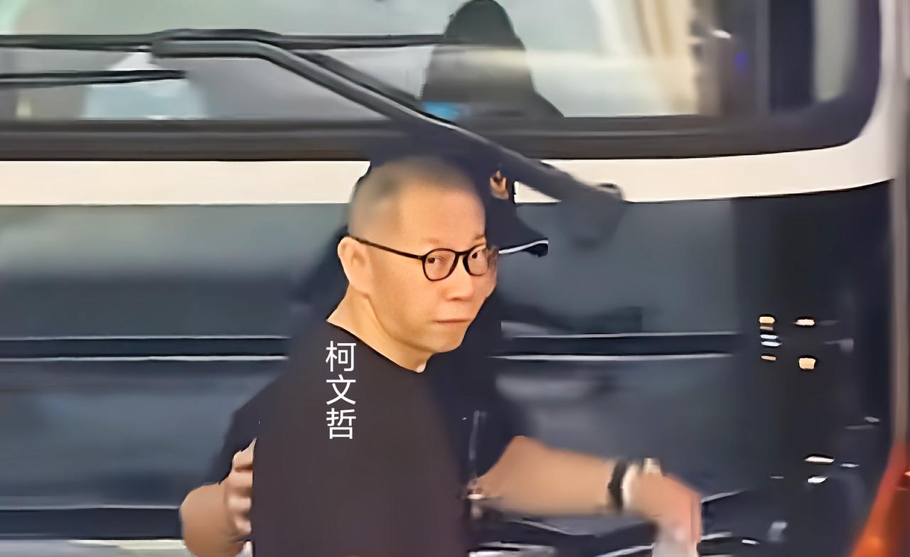 台湾前民众党主席柯文哲可以回家过中秋节了，只要交保7000万新台币（约1630万