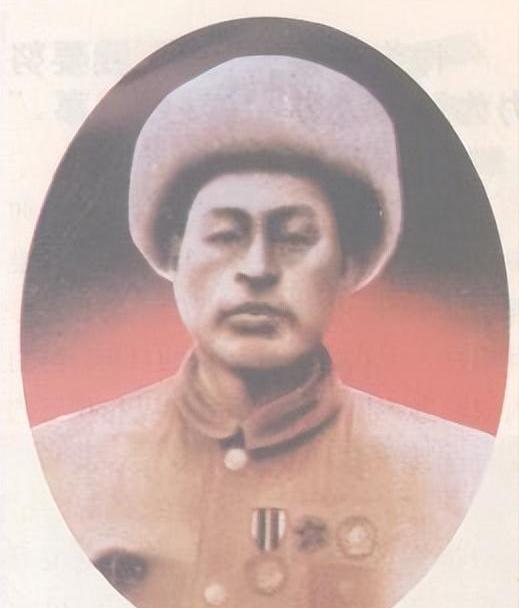 1997年一企业家到朝鲜考察，参观英雄雕像时看到其中一尊雕像与她熟悉的老干部非常