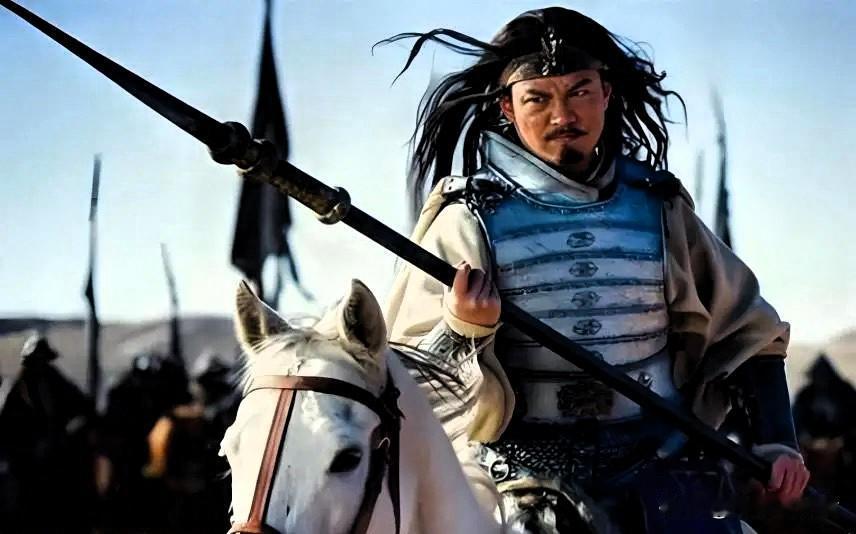 222年，三国名将马超病逝，刘备得知消息却露出一抹微笑。小儿子刘永不明所以，问：