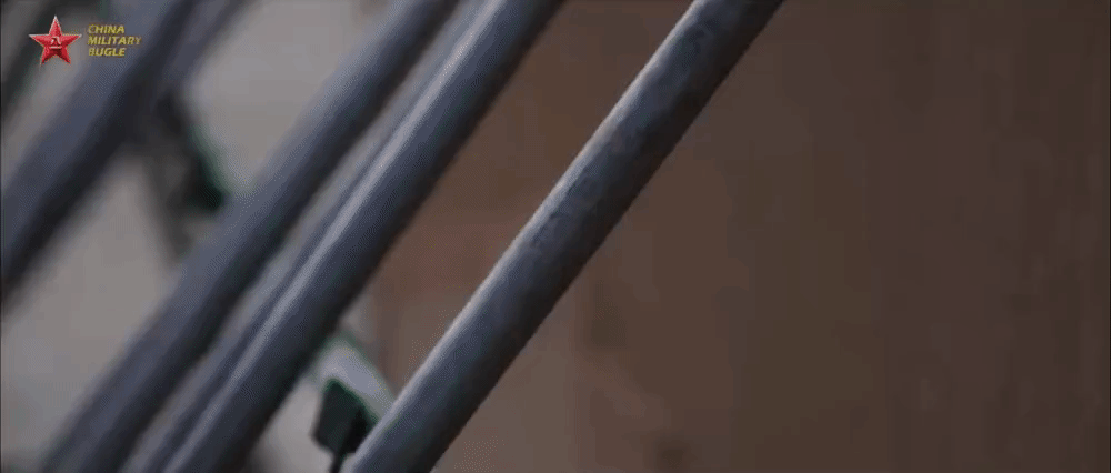 中国军号X账号发布的视频中出现的狼牙棒画面热点观点