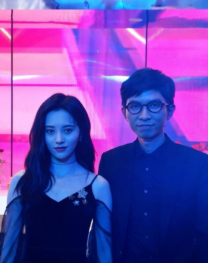 7年前的鞠婧祎，眼里的野心都要溢出来了，现在的她多了一丝从容自信。​​​