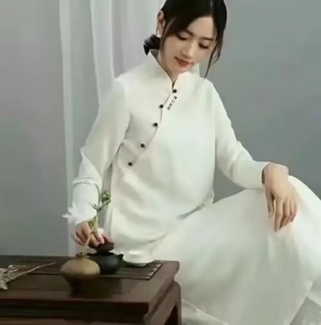 我们终其一生,都在写新鲜的诗,念陈旧的人。允许肆意,允许淋漓,允许唐朝月