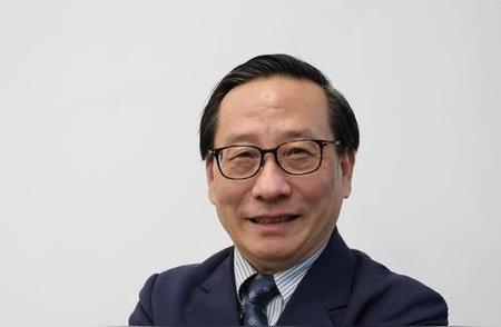 中国不欠任何国家和任何人的。在卡塔尔多哈论坛的一场公开讨论中，一名津巴布韦留