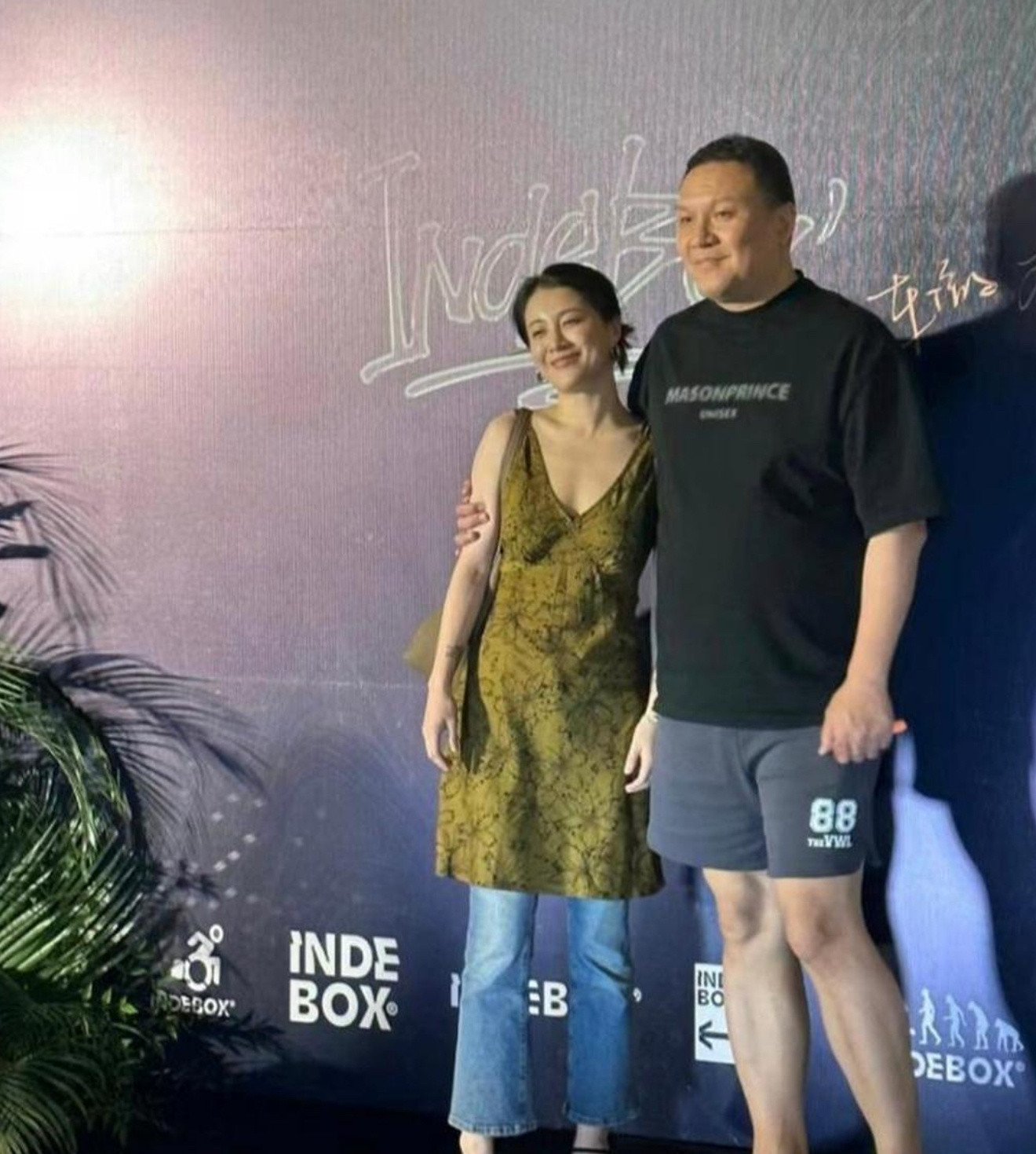 事实证明，头发放下来比束发好看。