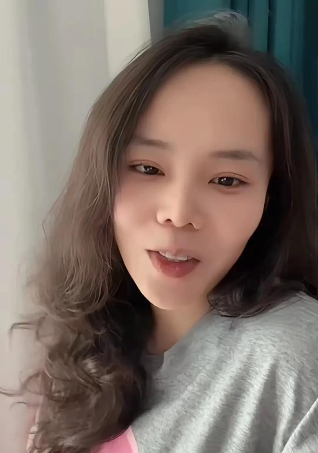 熊磊今天下午直播，直播间居然有1万多人。熊磊好样的，不炒作，尊重法庭规则，既然不