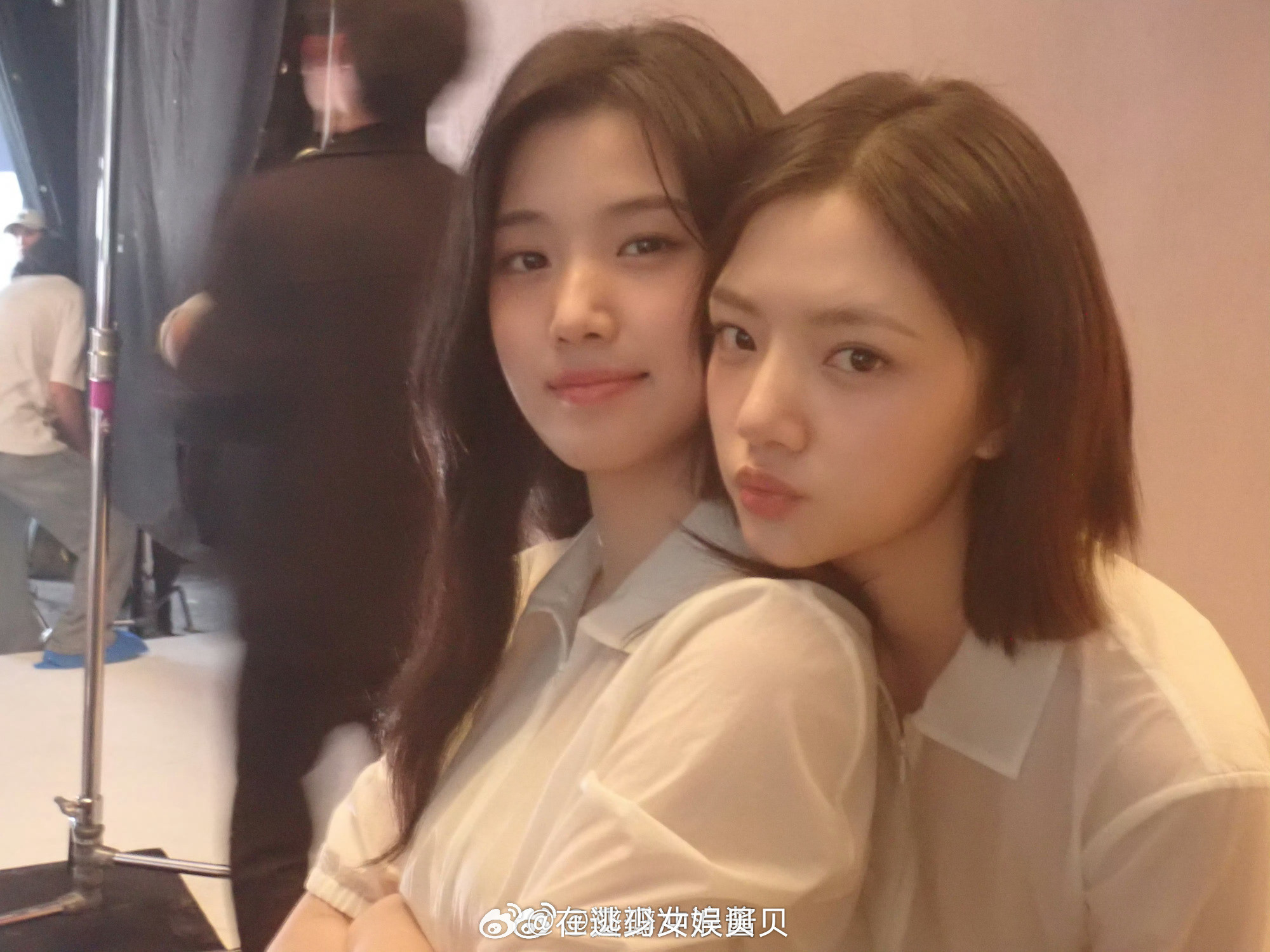 都说卢昱晓有点普但是合照好像没输过